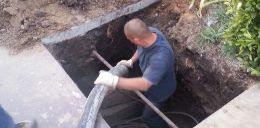 Pipe repair and replacement service